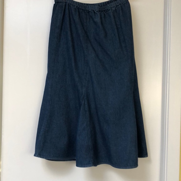 draper’s & damon’s Dresses & Skirts - 😎 3/$20 Cute denim skirt!